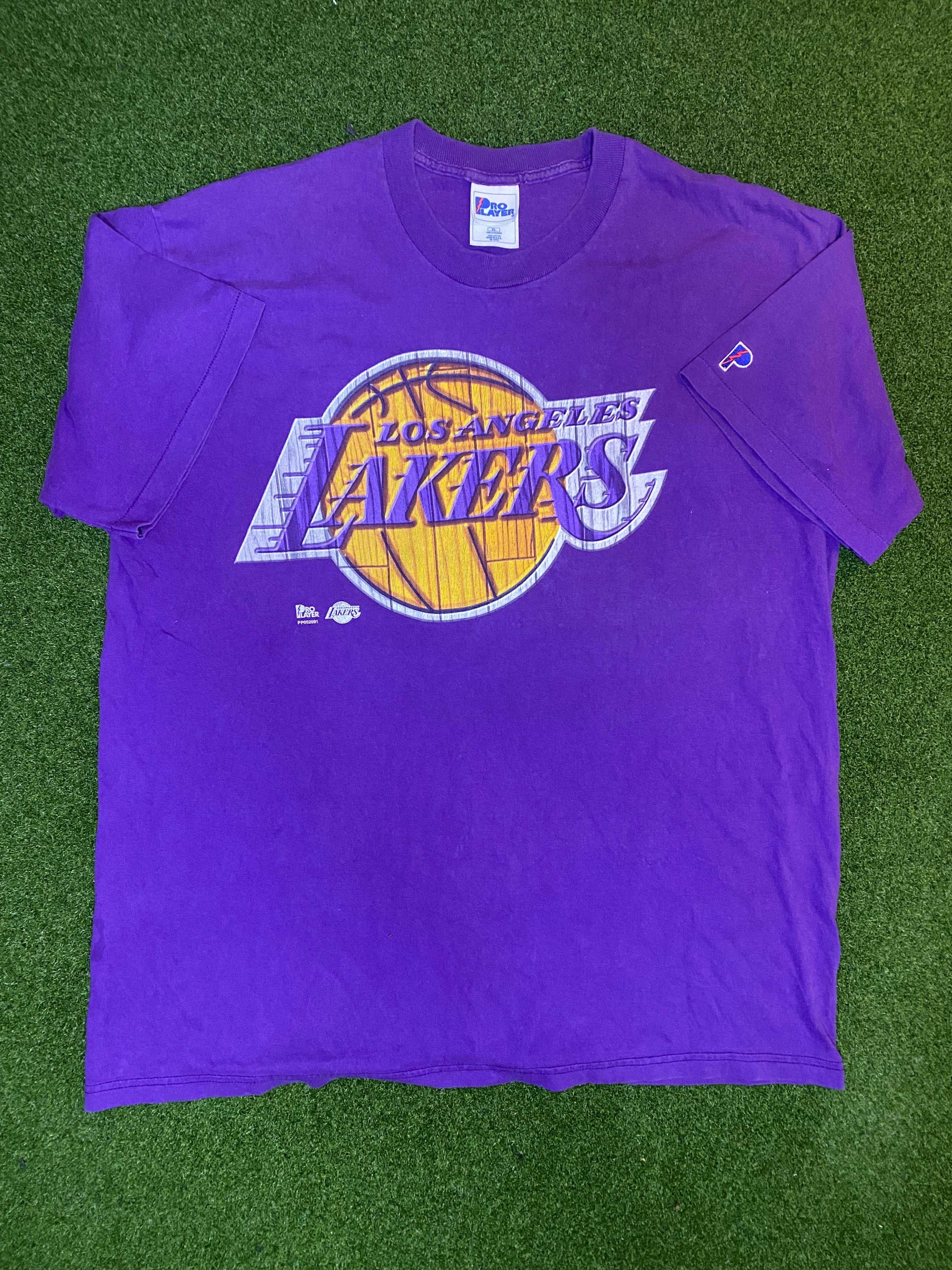 90s Los Angeles Lakers Big Logo Vintage NBA Tee Shirt XL 90s-los-angeles-lakers-big-logo-vintage-nba-tee-shirt-xl