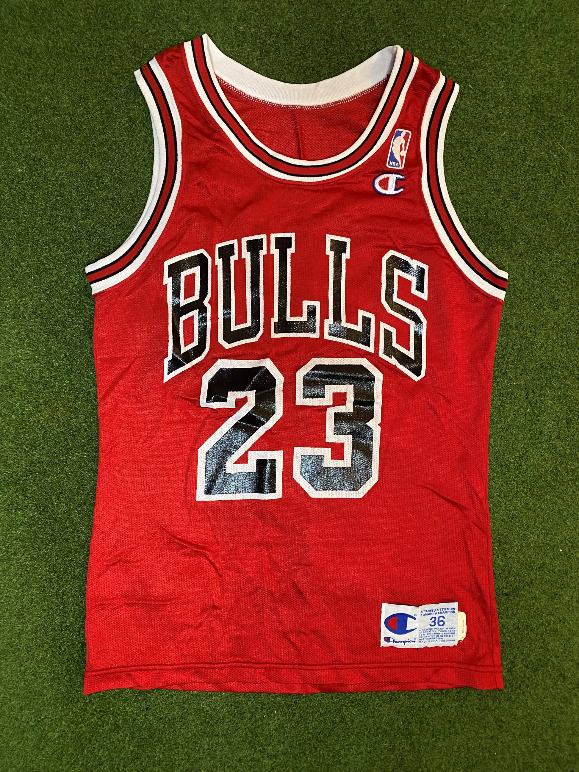 90s Chicago Bulls - Michael Jordan #23 - Champion - Vintage NBA Jersey (36) 