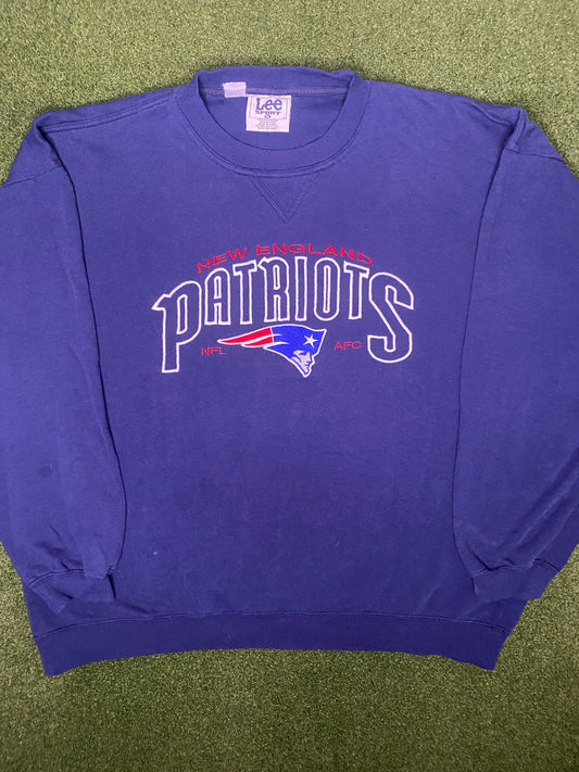 90s New England Patriots - Embroidered - Vintage NFL Sweatshirt (XL)