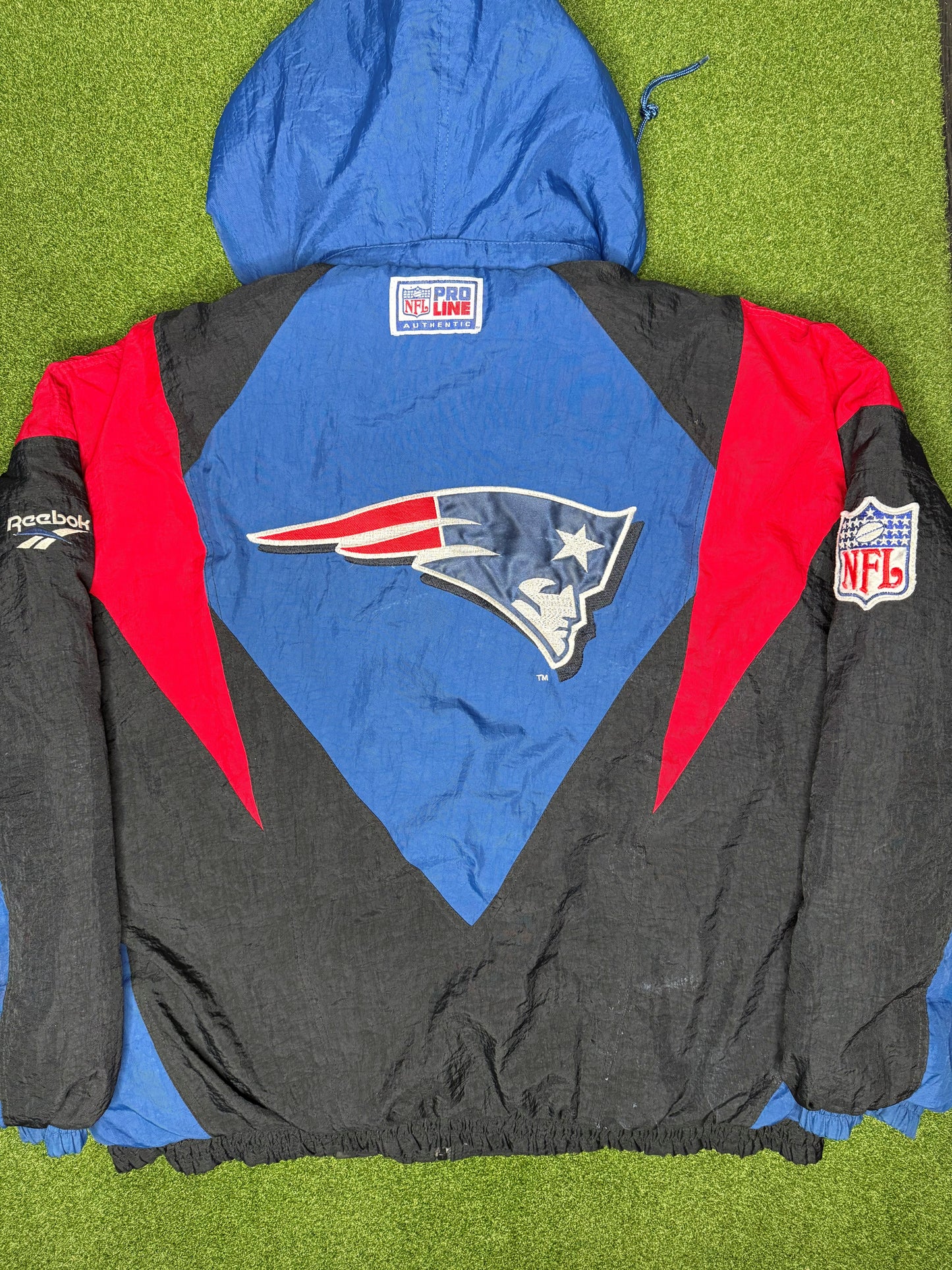 90s New England Patriots - Vintage NFL Winter Jacket (Large)