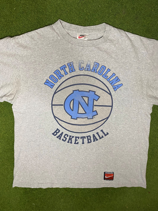 90s North Carolina Tar Heels - Nike - Vintage College Basketball T-Shirt (Large) Gametime Vintage