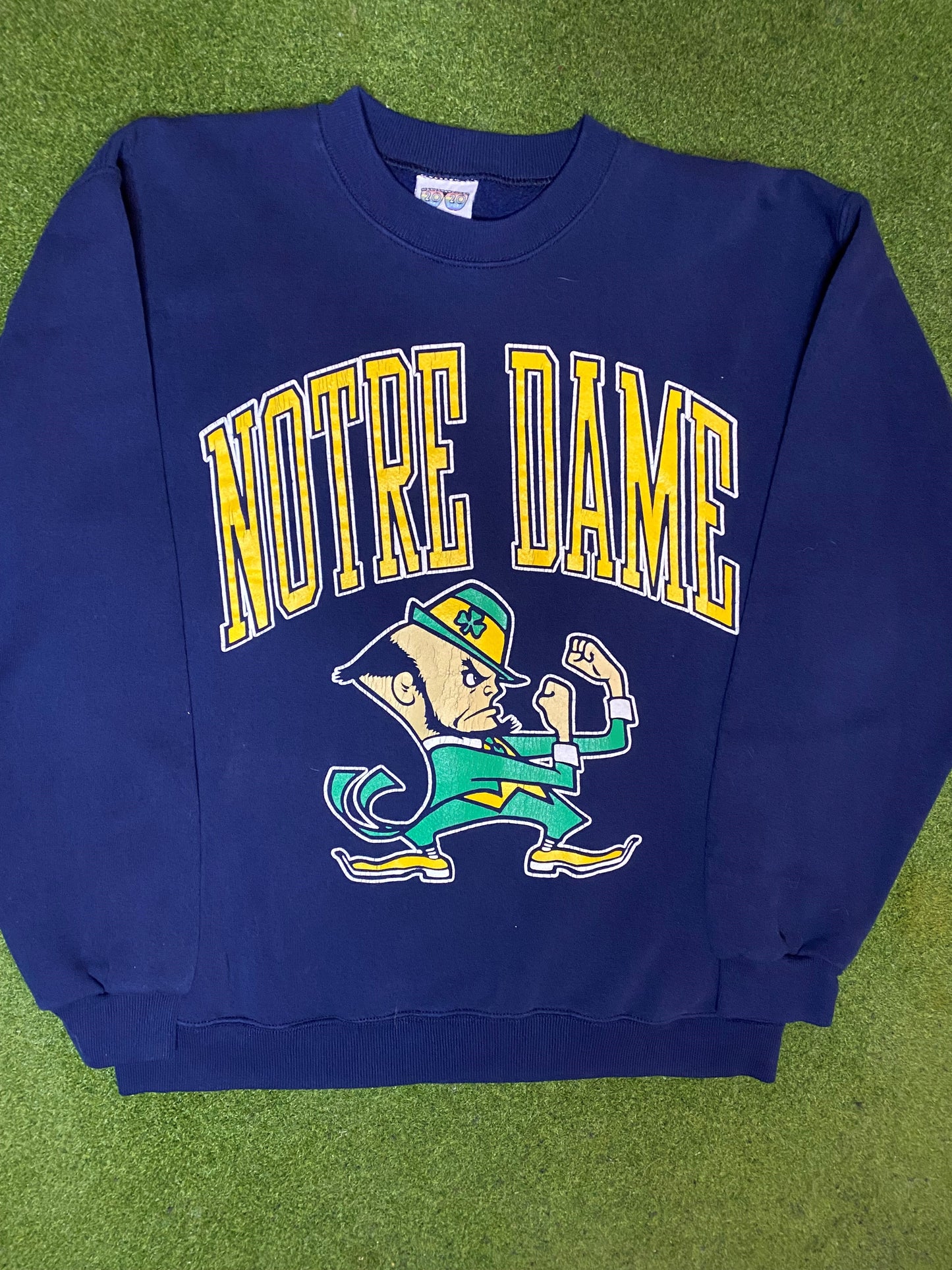 90s Notre Dame Fightin Irish - Vintage College Crewneck Sweatshirt (Medium) Gametime Vintage