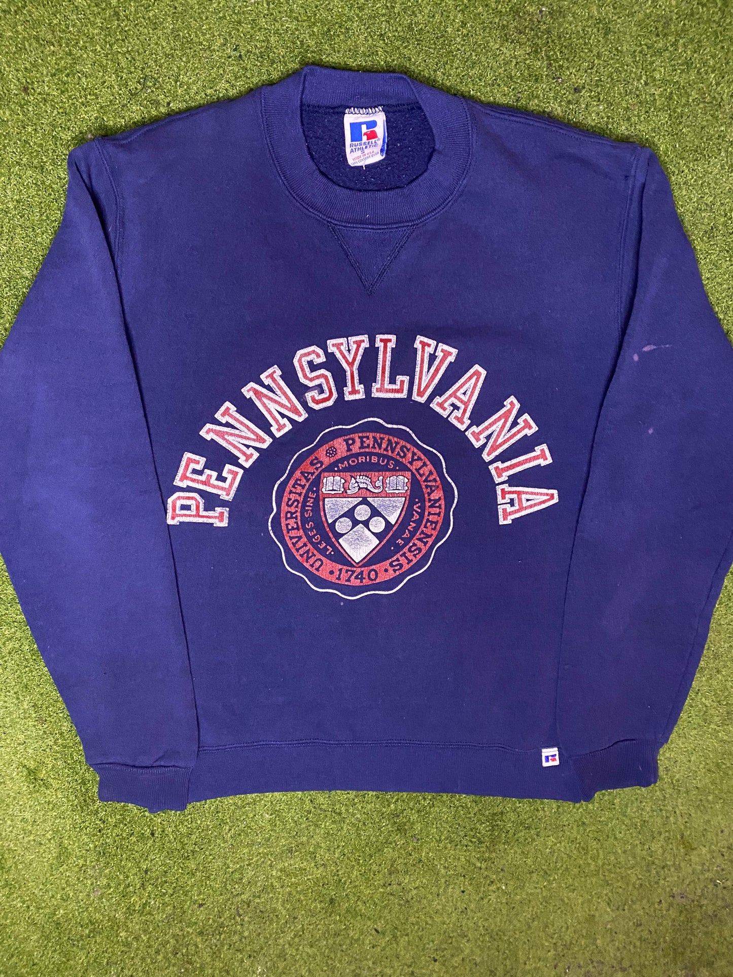 90s Penn Quakers - Vintage Ivy League Sweatshirt (Small) Gametime Vintage