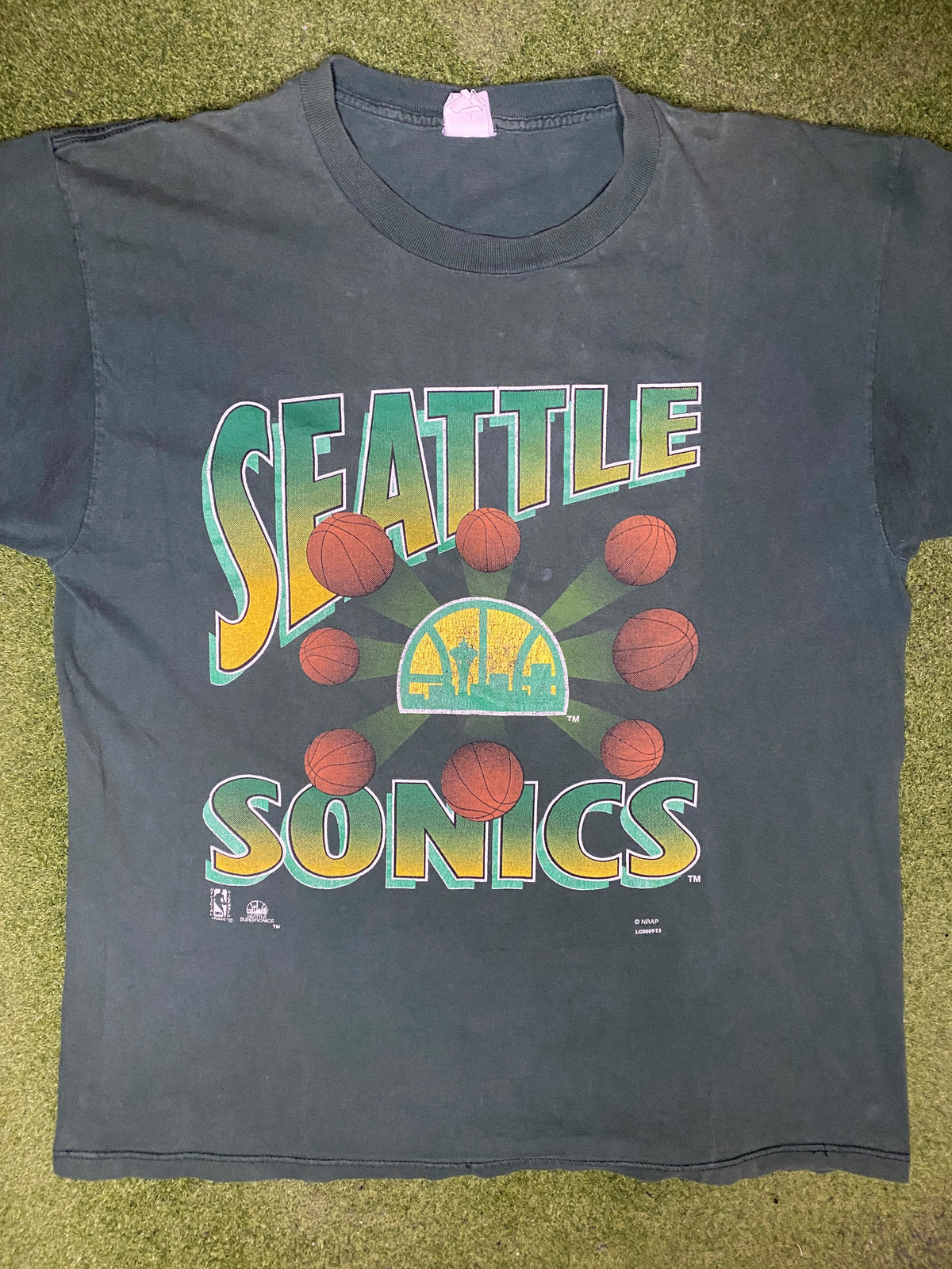 90s Seattle Super Sonics - Vintage NBA T Shirt (Large) - Gametime Vintage