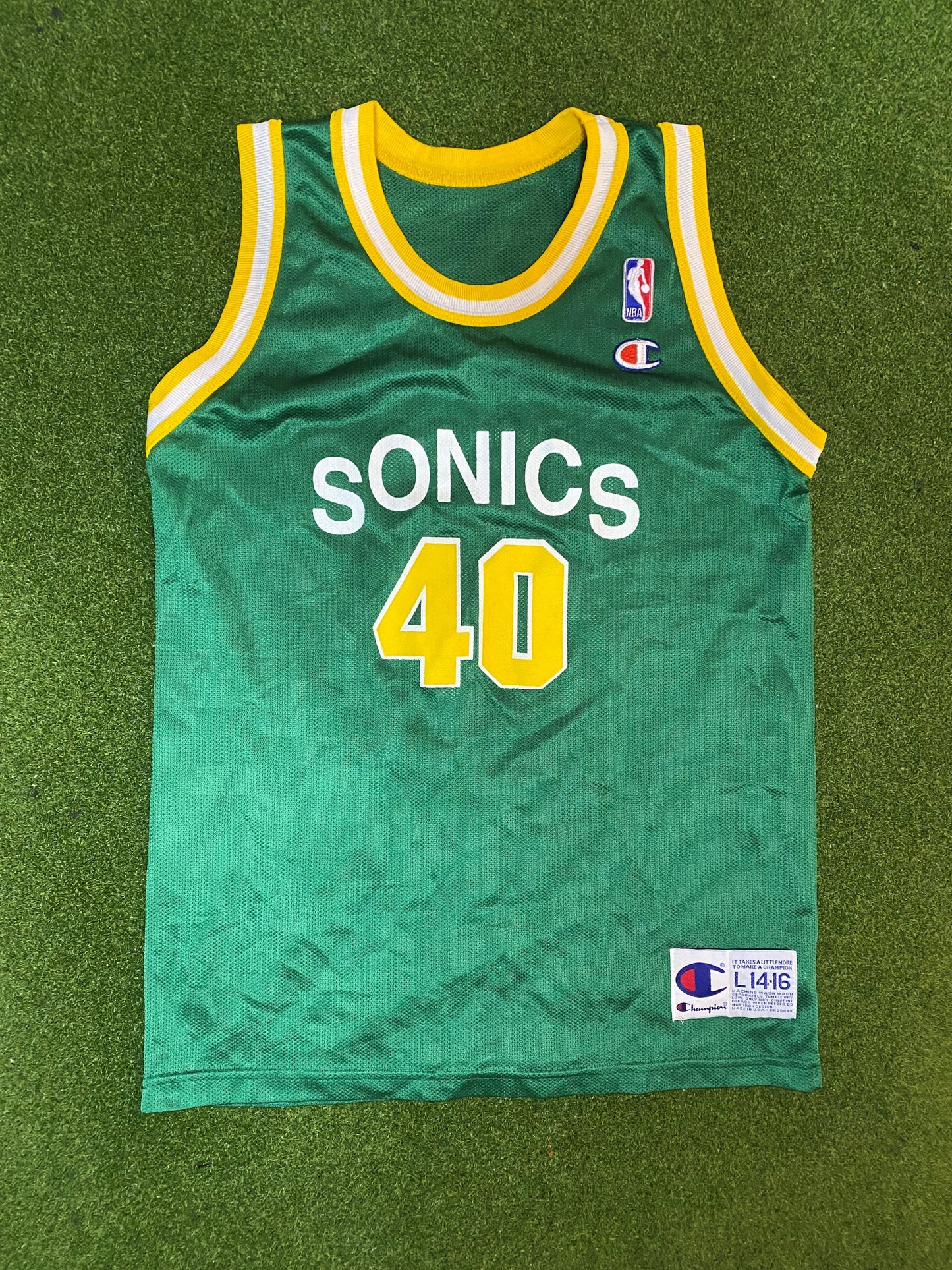 90s Seattle Supersonics - Shawn Kemp #40 - Champion - Vintage NBA Jersey (Youth Large)