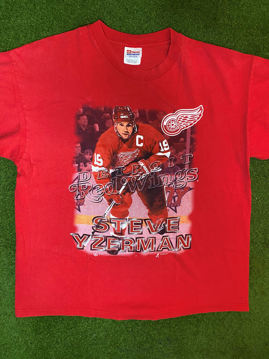 90s Detroit Red Wings - Steve Yzerman - Vintage NHL Player T-Shirt (XL) 