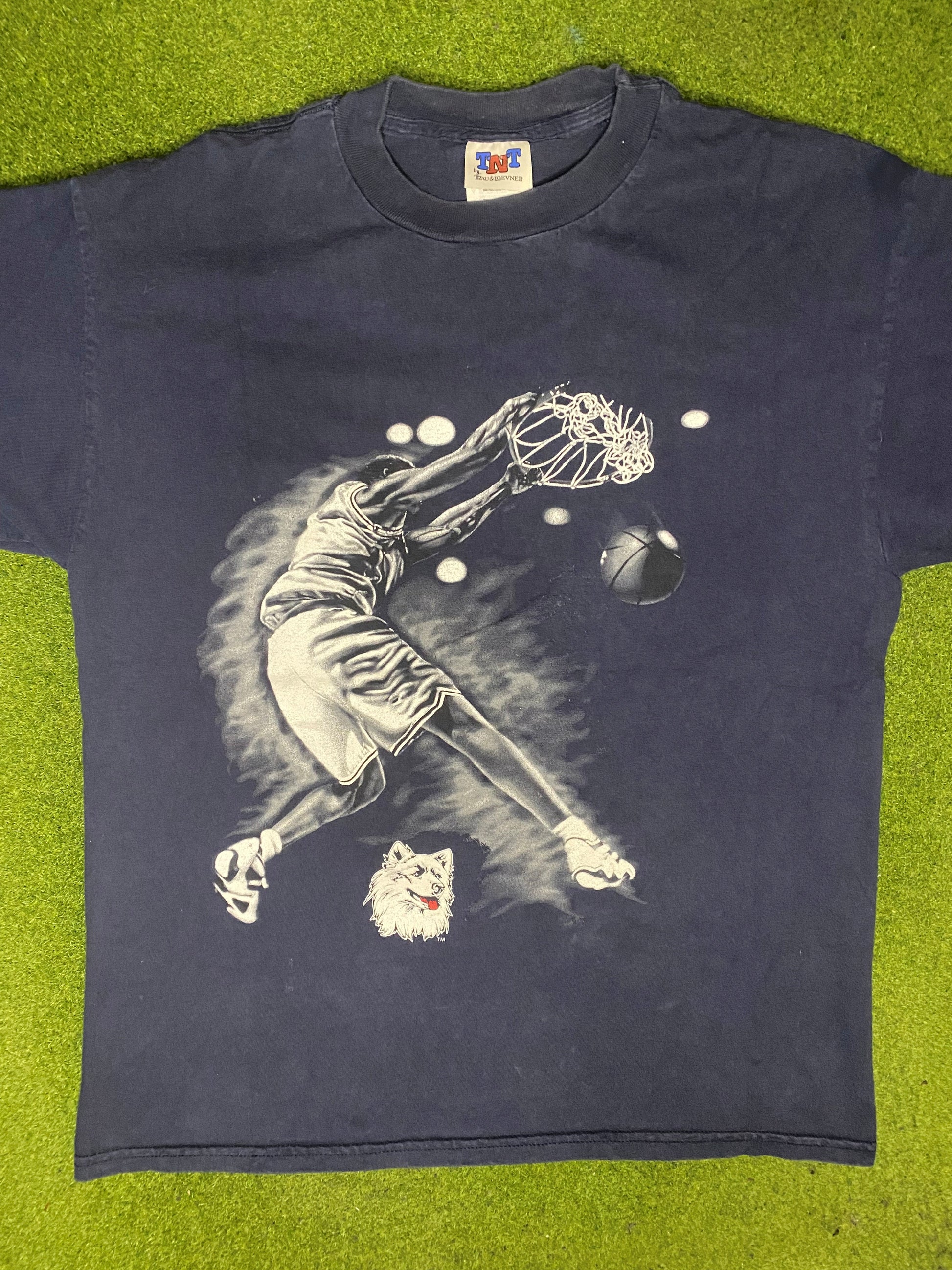 90s UConn Huskies - Vintage College Basketball T Shirt (Large) - Gametime Vintage