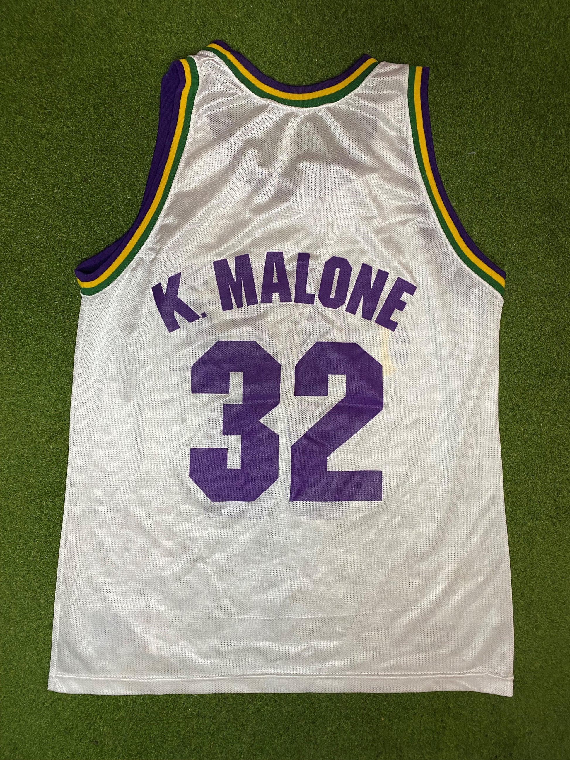 90s Utah Jazz - Karl Malone #32 - Champion - Vintage NBA Jersey (44) 