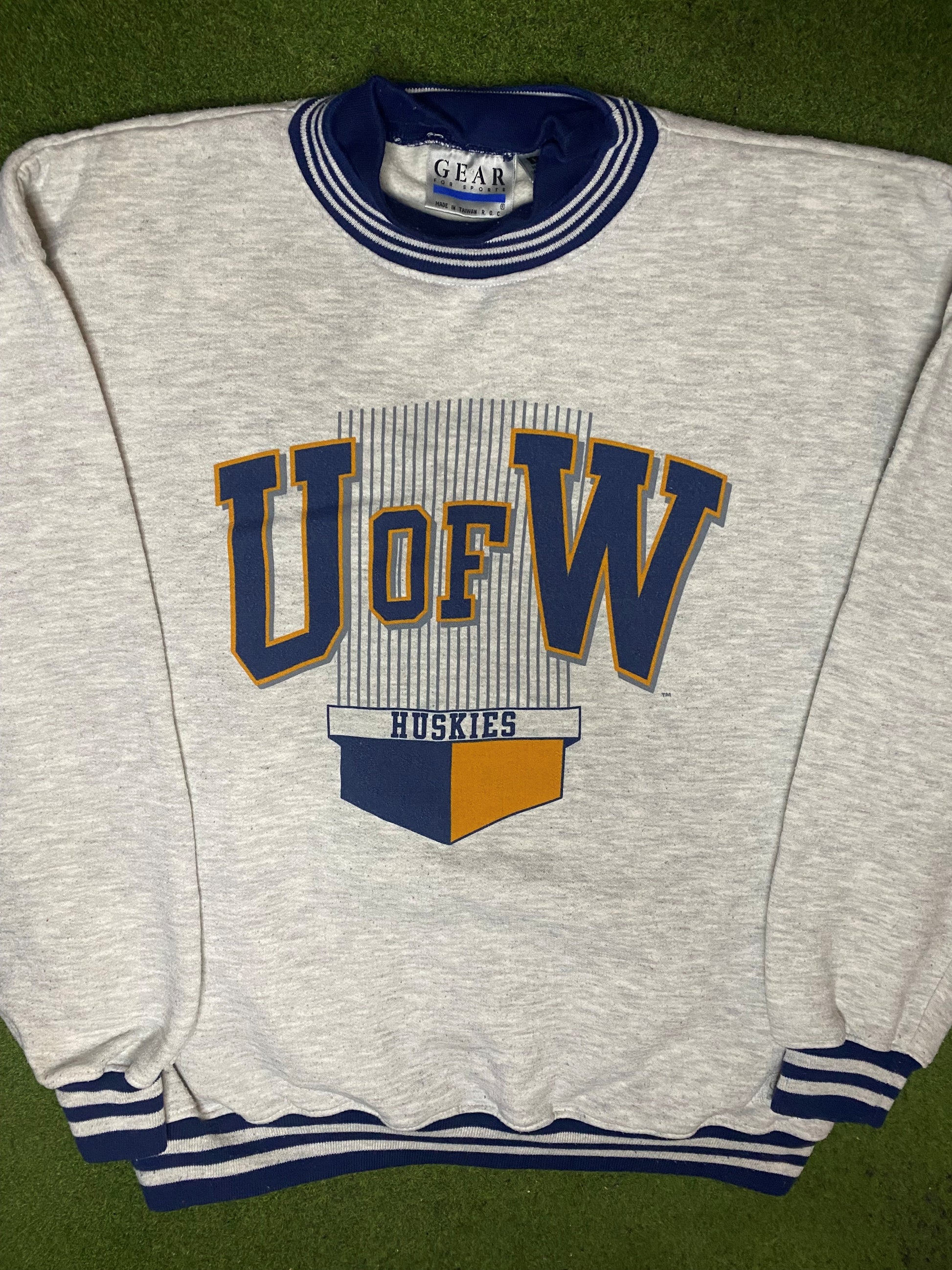 90s Washington Huskies - Vintage College Sweatshirt (Large) - Gametime Vintage