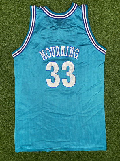 1992-1995 Charlotte Hornets - Alonzo Mourning #33 - Vintage NBA Jersey (Youth XL)