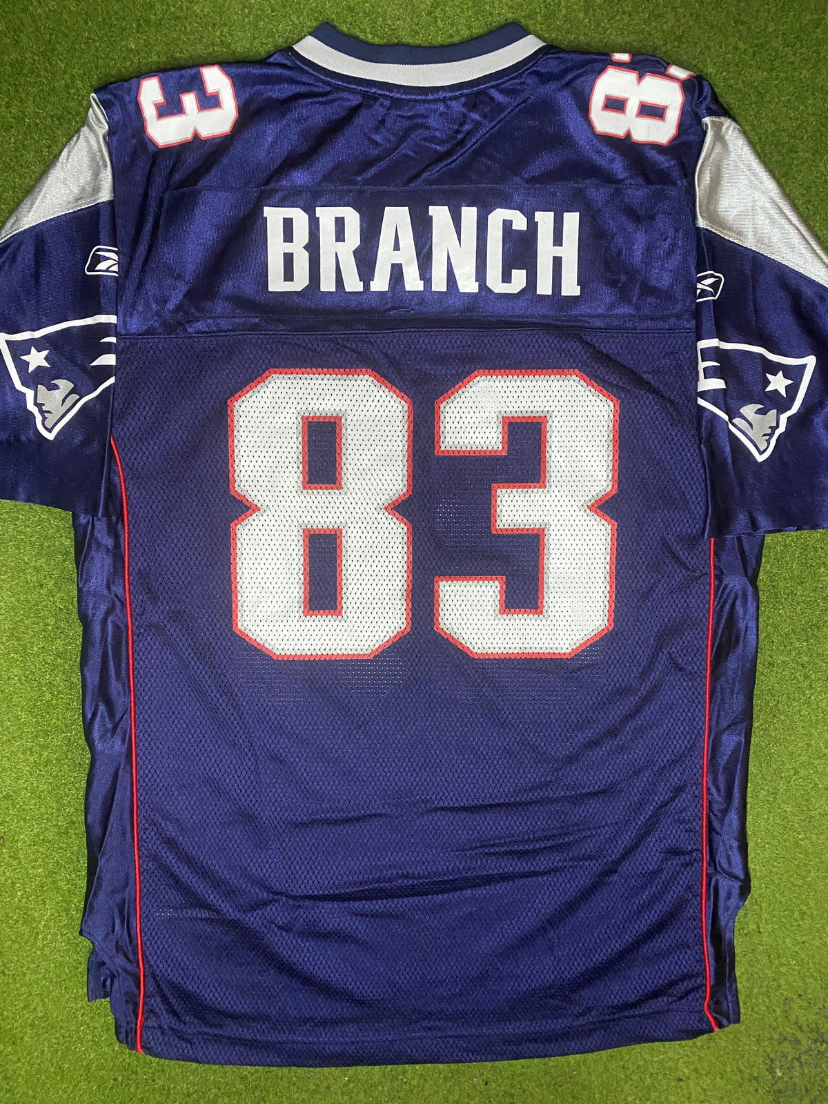 2002-2005 New England Patriots - Deion Branch #83 - Vintage NFL Jersey (Large) - Gametime Vintage