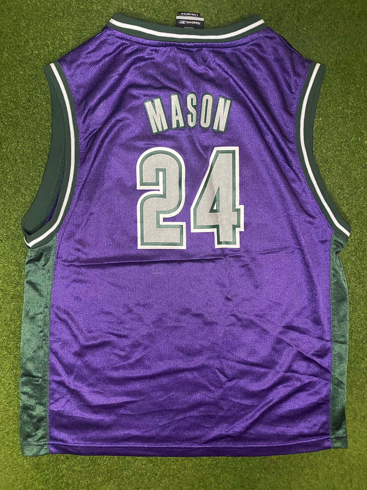 2004 Milwaukee Bucks - Desmond Mason #24 - Reebok - Vintage NBA Jersey (Youth XL) - Gametime Vintage