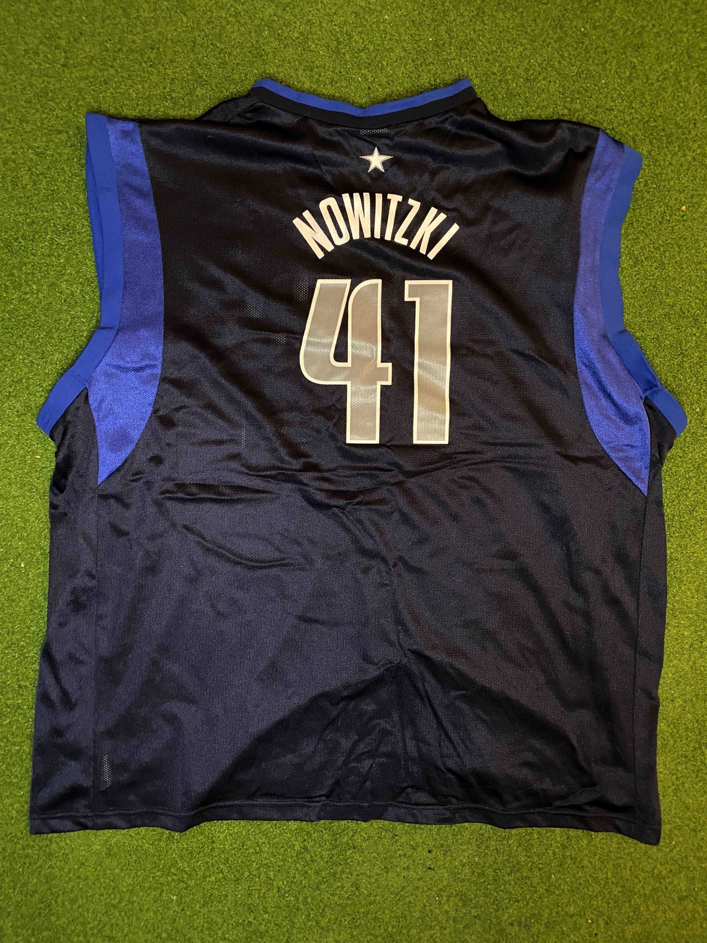 00s Dallas Mavericks - Dirk Nowitzki #41 - Champion - Vintage NBA Jersey (52)