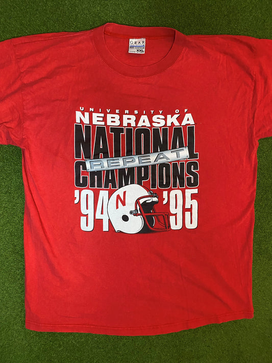 1995 Nebraska Cornhuskers - Repeat National Champions - Vintage College Football T-Shirt (2XL) Gametime Vintage