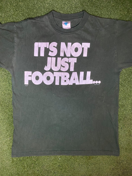 1996 Green Bay Packers - Its Not Just Football - Vintage NFL T-Shirt (Large) - Gametime Vintage