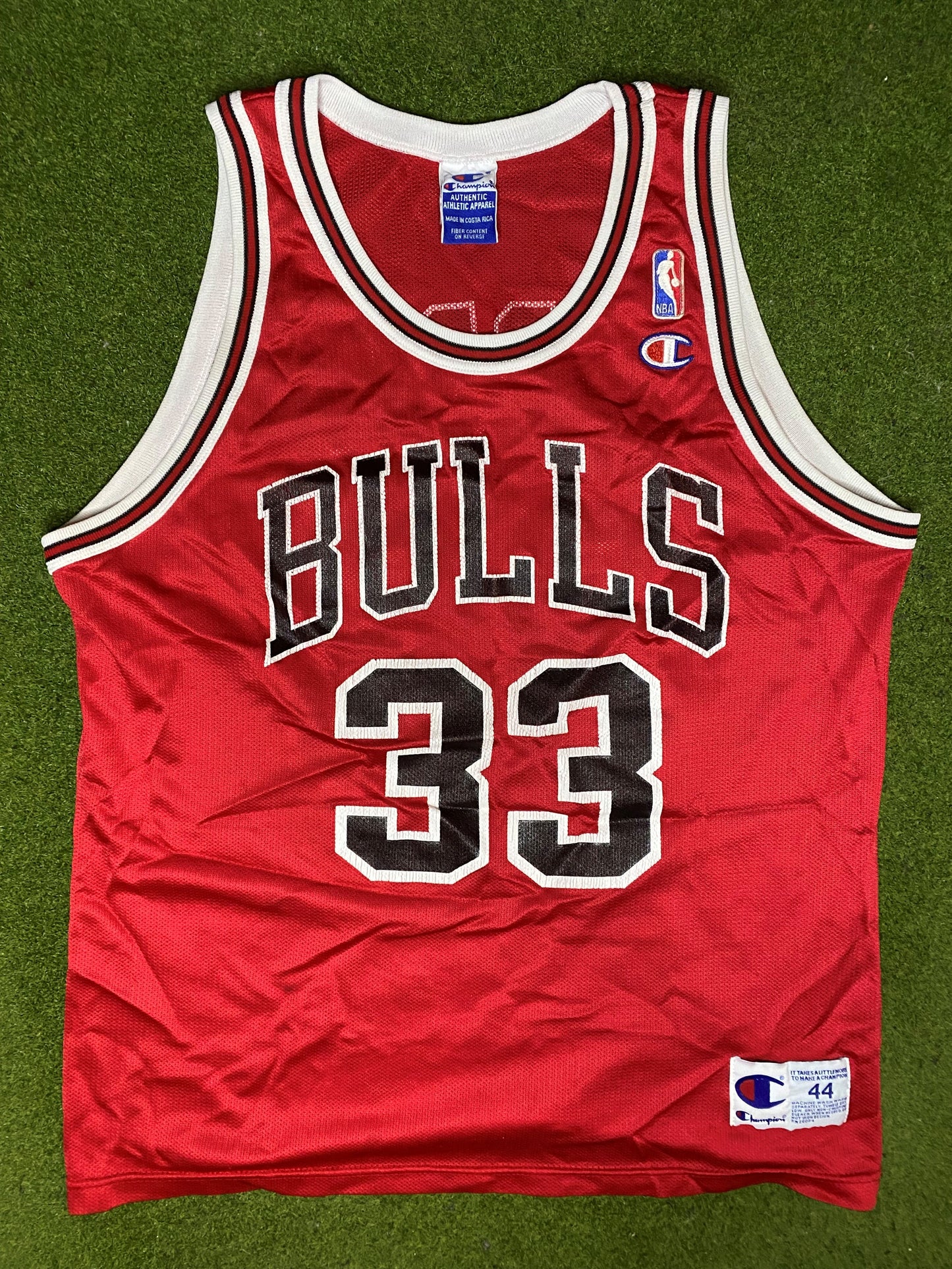 90s Chicago Bulls - Scottie Pippen #33 - Champion - Vintage NBA Jersey (44) Gametime Vintage