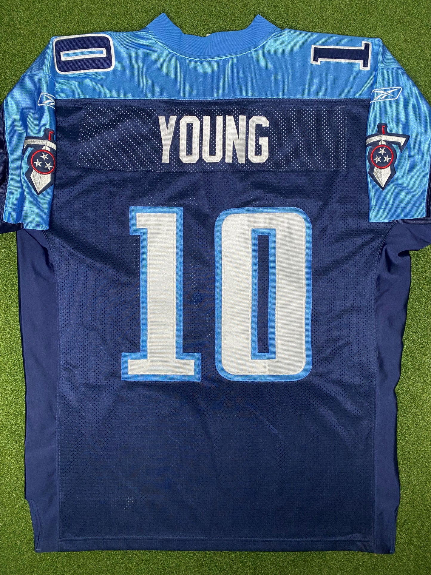 2006-2010 Tennessee Titans - Vince Young #10 - Authentic Stitched - Vintage NFL Jersey (XL)
